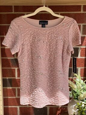 Frank Lyman‎ Pink Blush Sequin Short Sleeve Top Sz 8 Ruffles Crinkle Knit